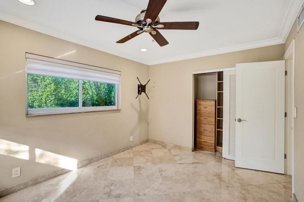 7050 NE 7th Avenue, Boca Raton, FL 33487 Photo