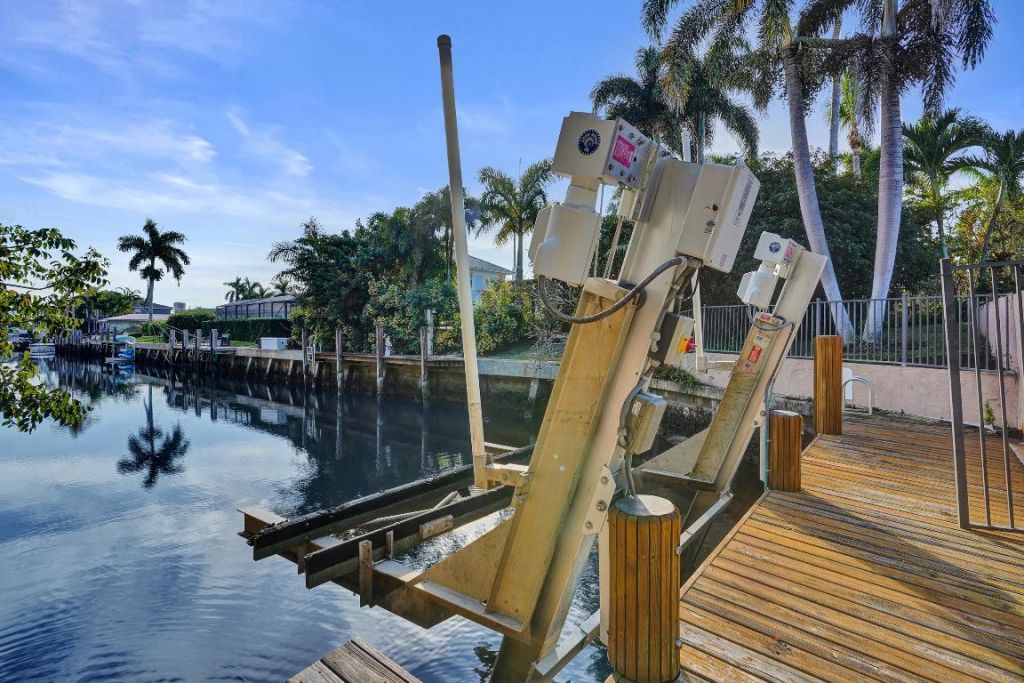 7050 NE 7th Avenue, Boca Raton, FL 33487 Photo