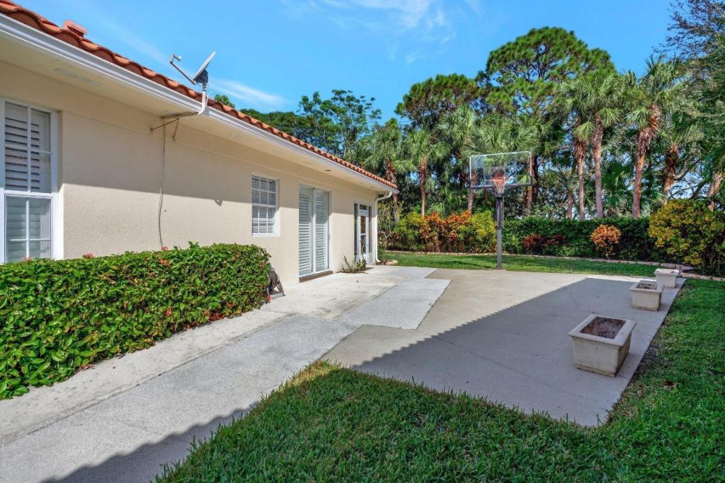 150 Lost Bridge Drive, Palm Beach Gardens, FL 33410 Photo