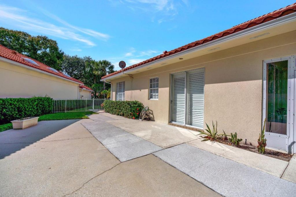 150 Lost Bridge Drive, Palm Beach Gardens, FL 33410 Photo