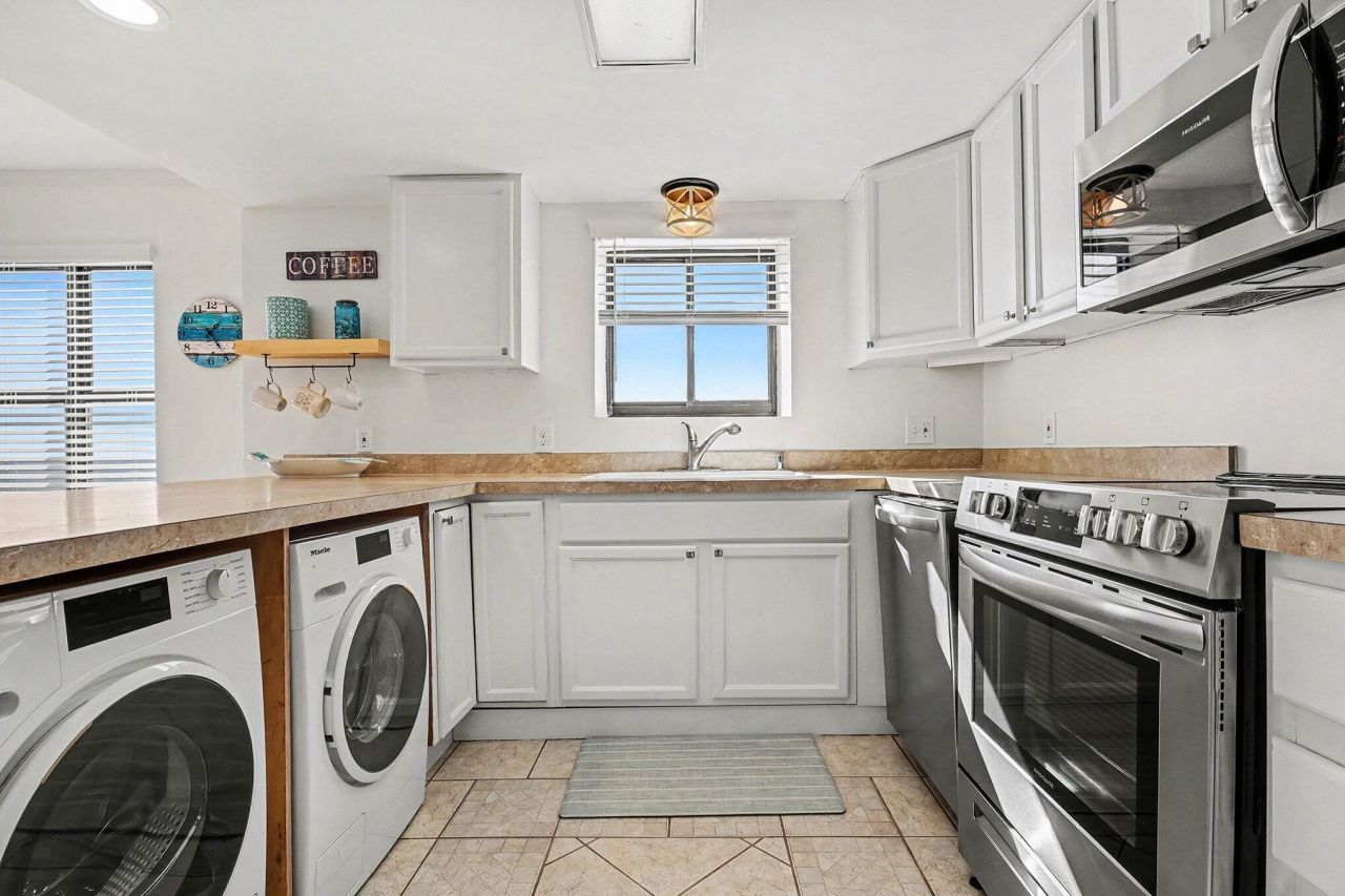 912 N Waccamaw Drive Photo 9