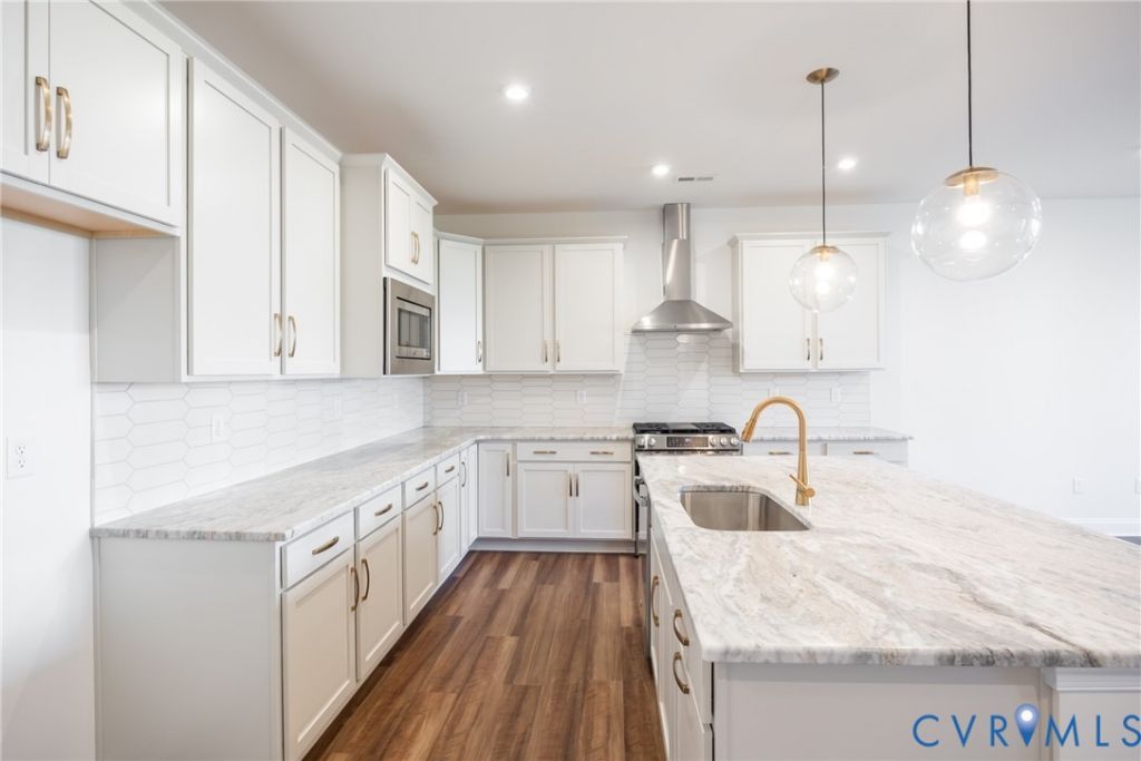 18728 Palisades Cove Trail Moseley, VA 23120