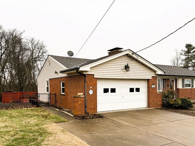 3703 Moorhill Drive, Evendale, OH 45241 Photo 2