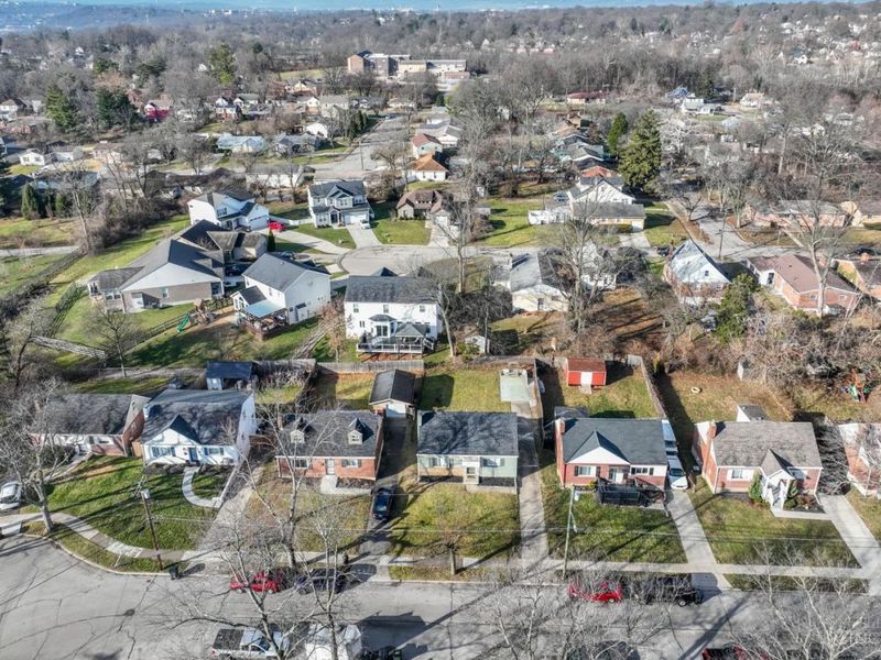 6097 W Fordham Place, Silverton, OH 45213 Photo 2