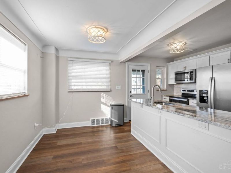 6097 W Fordham Place, Silverton, OH 45213 Photo 4