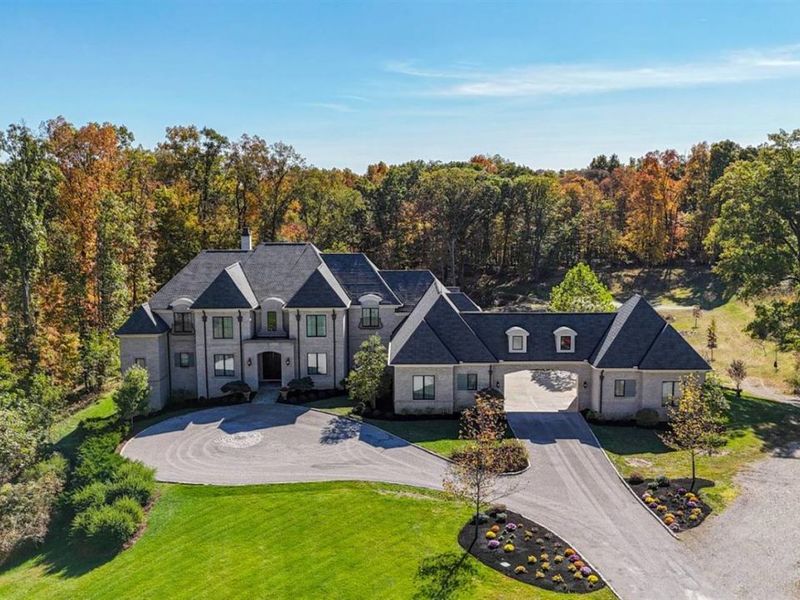 9725 Cunningham Road, Indian Hill, OH 45243 Photo 2