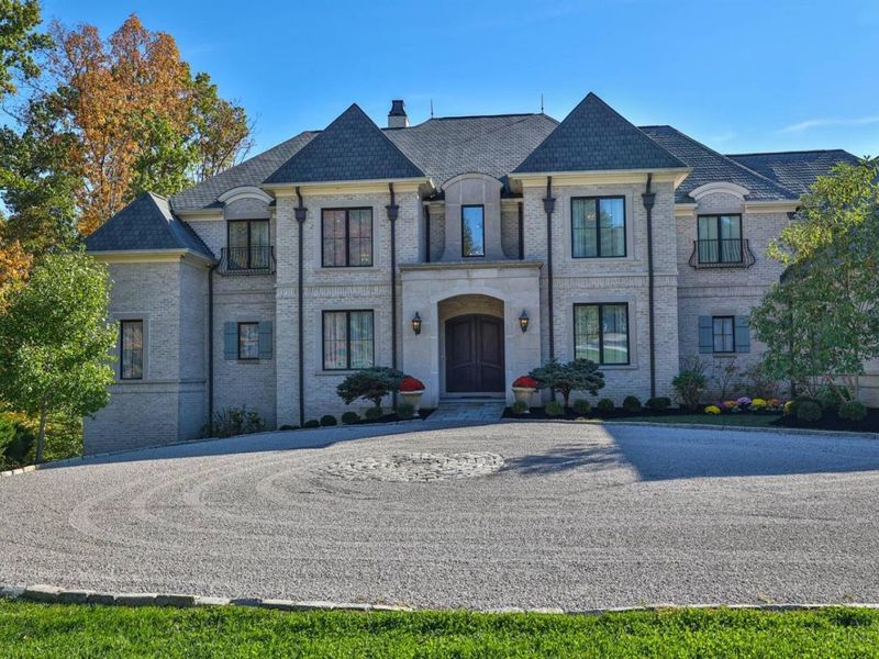 9725 Cunningham Road, Indian Hill, OH 45243 Photo 3