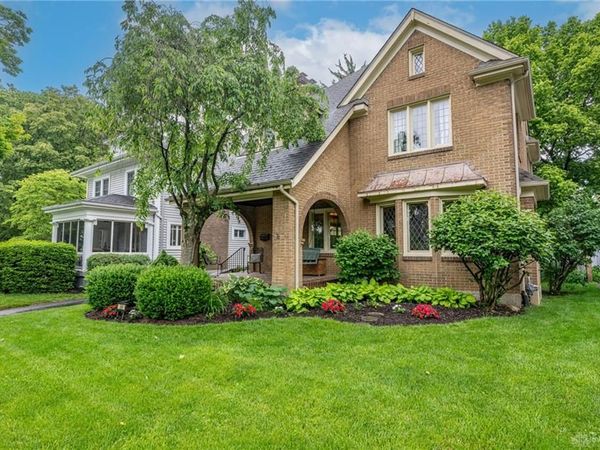 54 Beverly Place, Oakwood, OH 45419