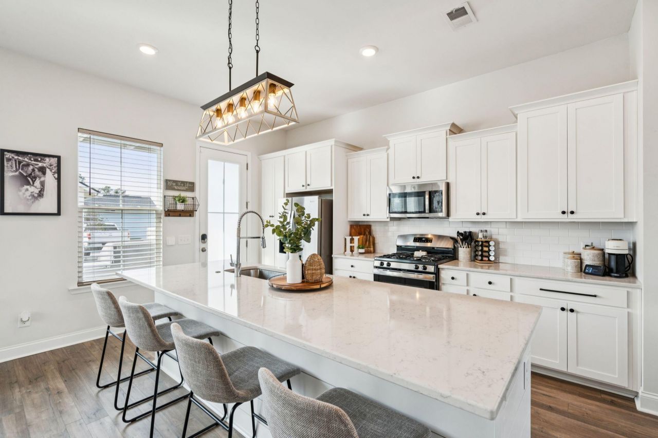 403 N Commodore Way Photo 13