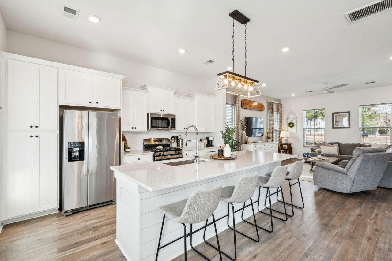 403 N Commodore Way Photo 15