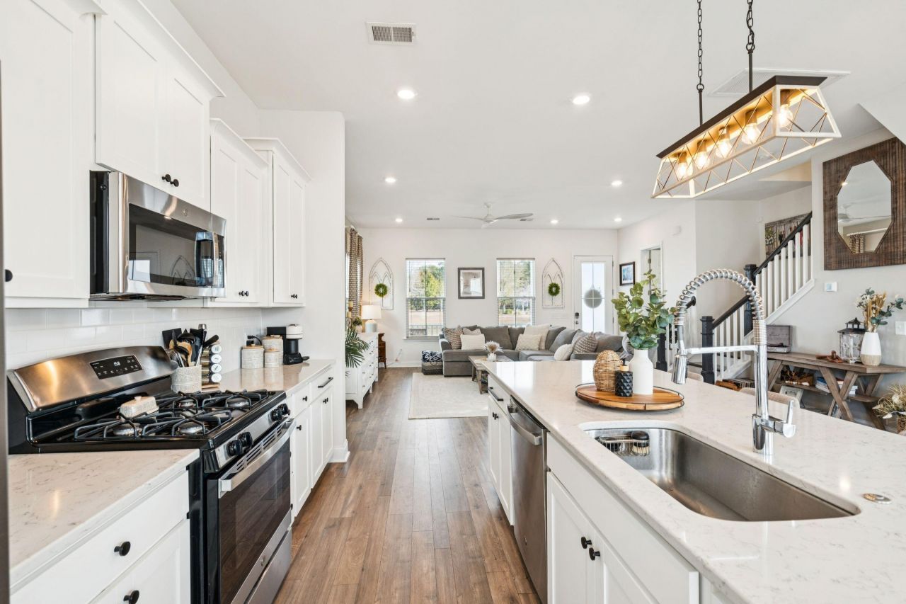 403 N Commodore Way Photo 16