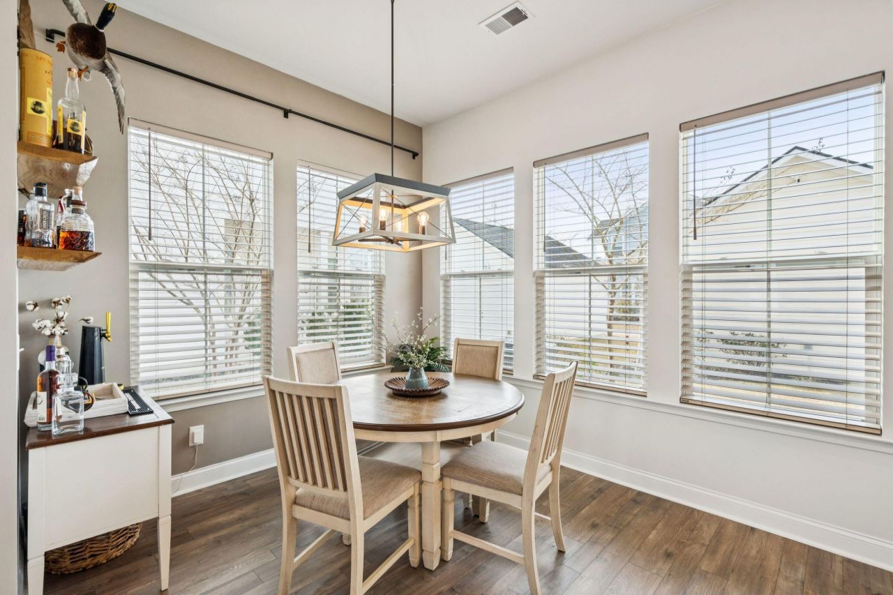 403 N Commodore Way Photo 18