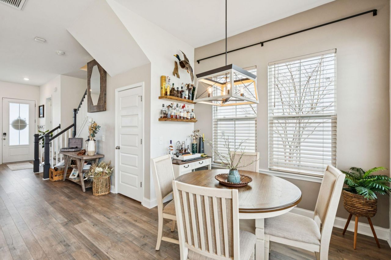 403 N Commodore Way Photo 19