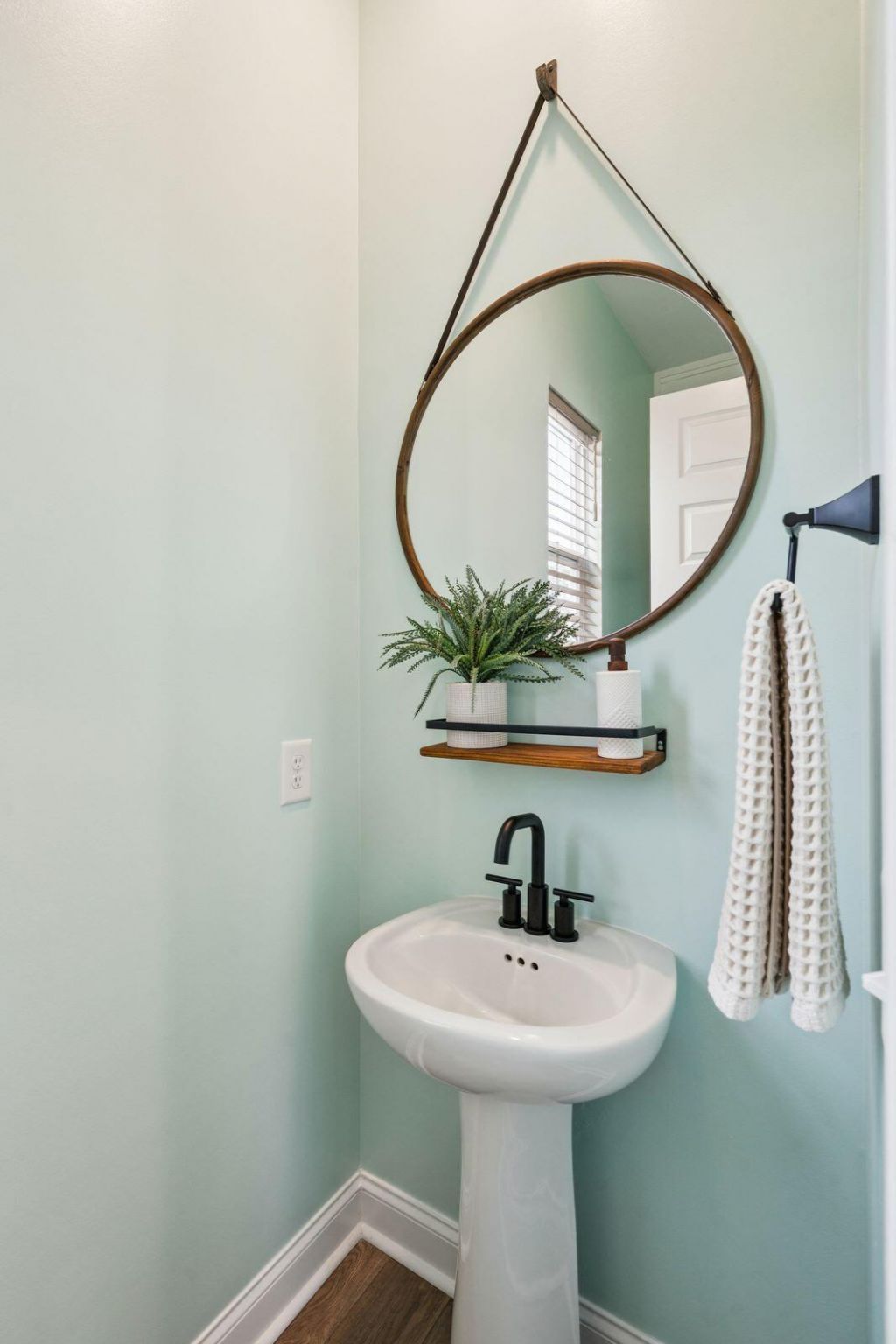 403 N Commodore Way Photo 20