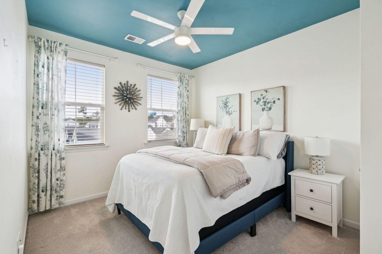 403 N Commodore Way Photo 31