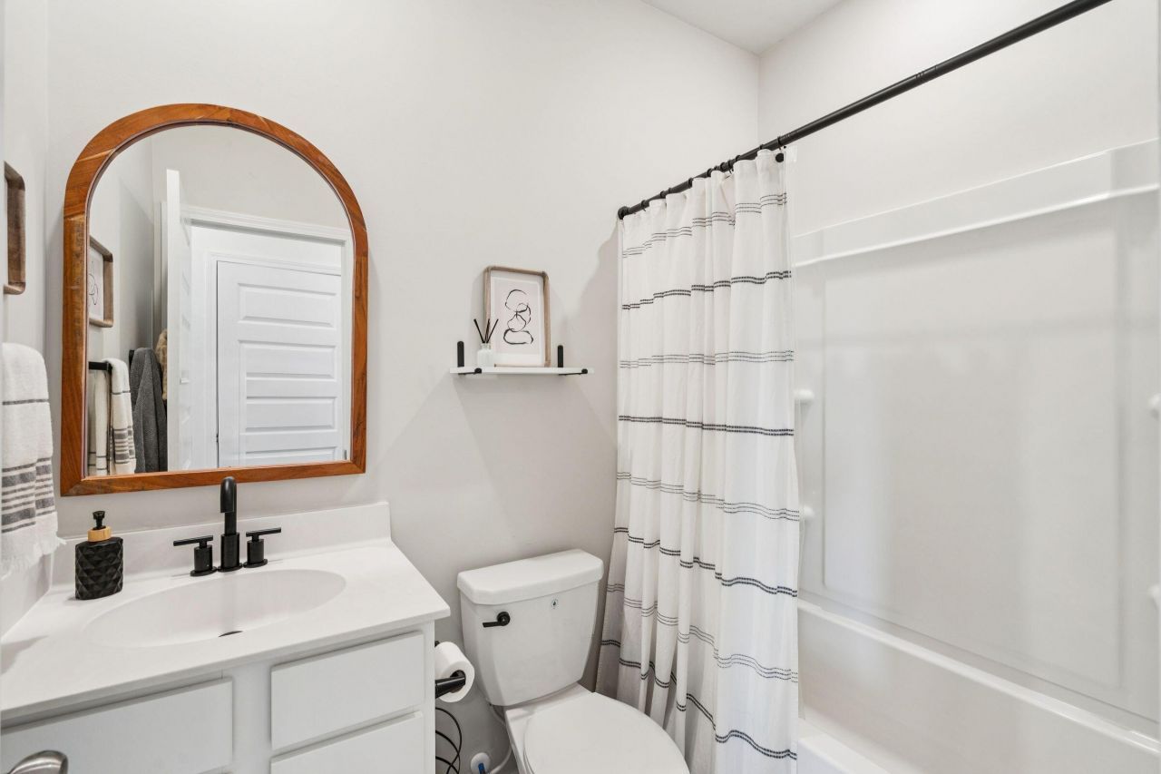 403 N Commodore Way Photo 36