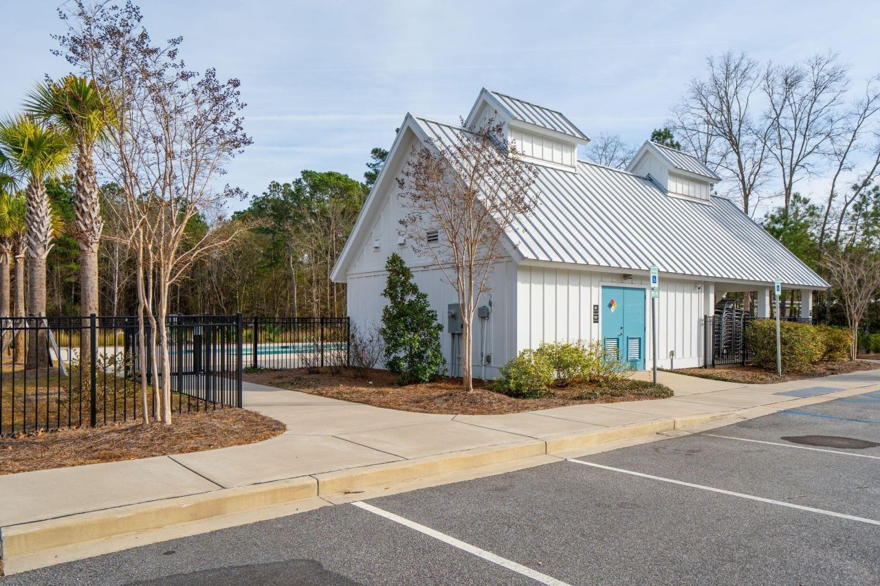 403 N Commodore Way Photo 49