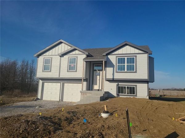 2224 Pemberton Drive, Harrisonville, MO 64701