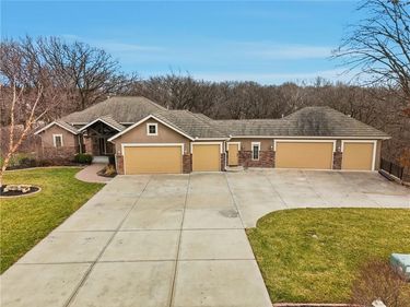 6205 NW Saddle Club Court, Kansas City, MO 64152