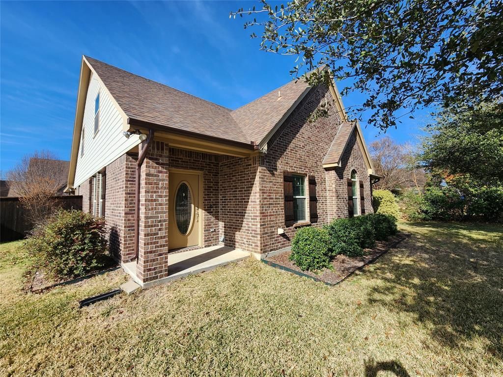 1024 Winscott Road, Benbrook, TX 76126 Main Photo
