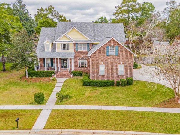 946 Bucyrus Ln, Cantonment, FL 32533