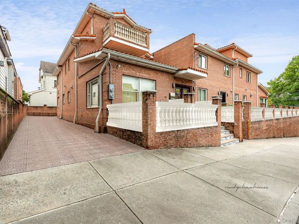 58-10 83rd Place , Middle Village, NY 11379