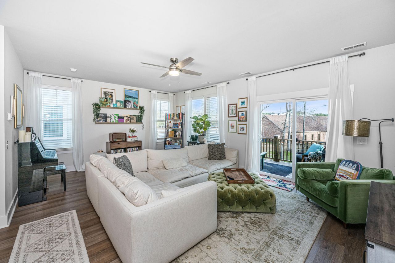 1015 Pettiford Place Photo 17