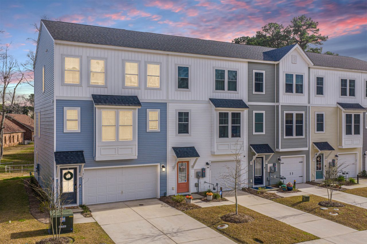 1015 Pettiford Place Photo 2