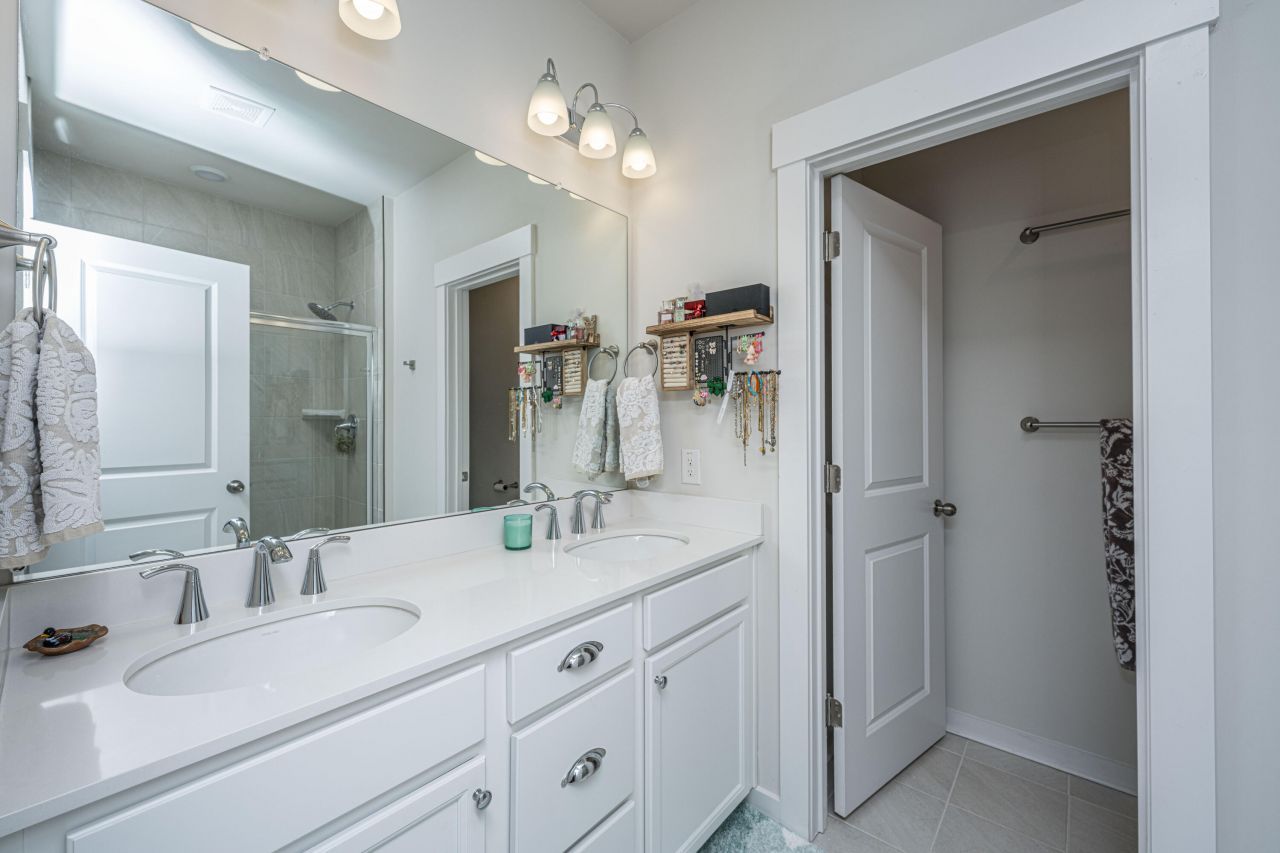 1015 Pettiford Place Photo 24