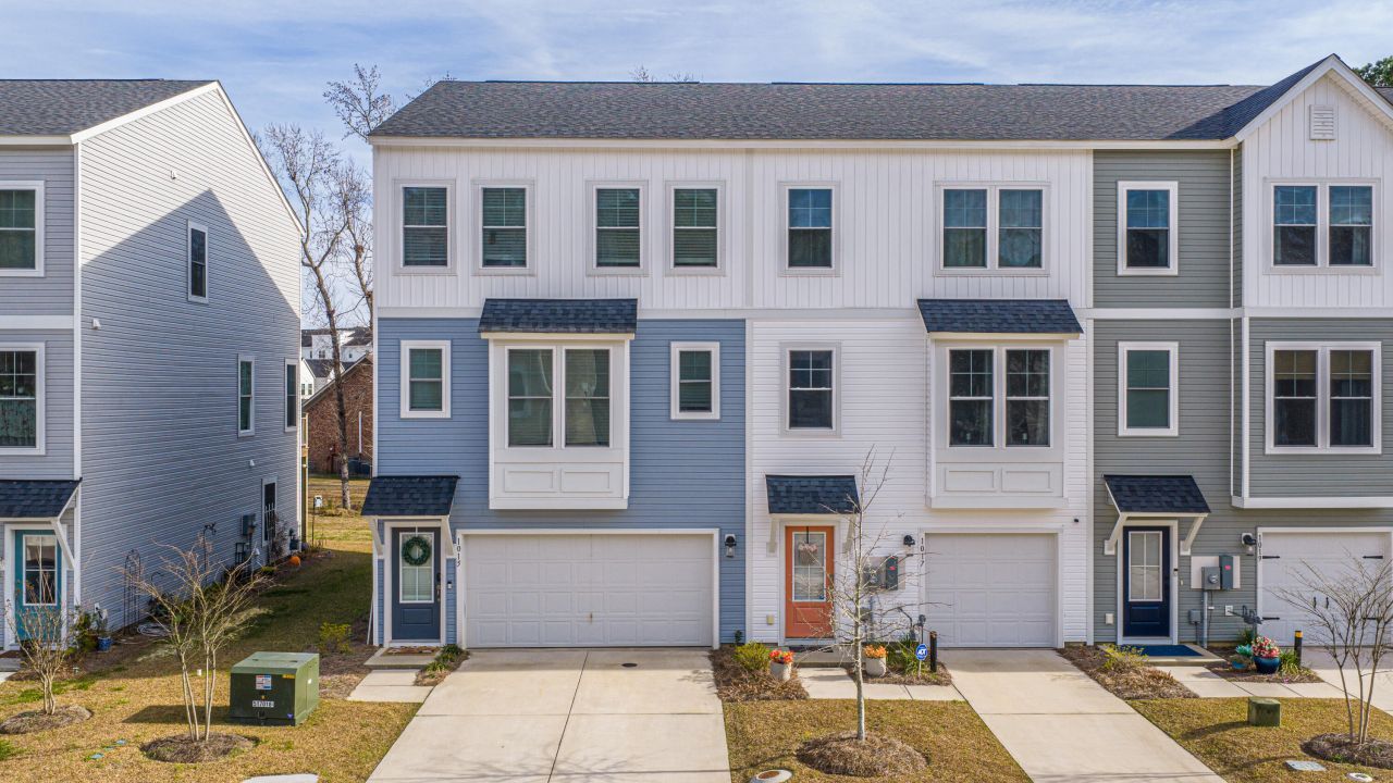 1015 Pettiford Place Photo 3