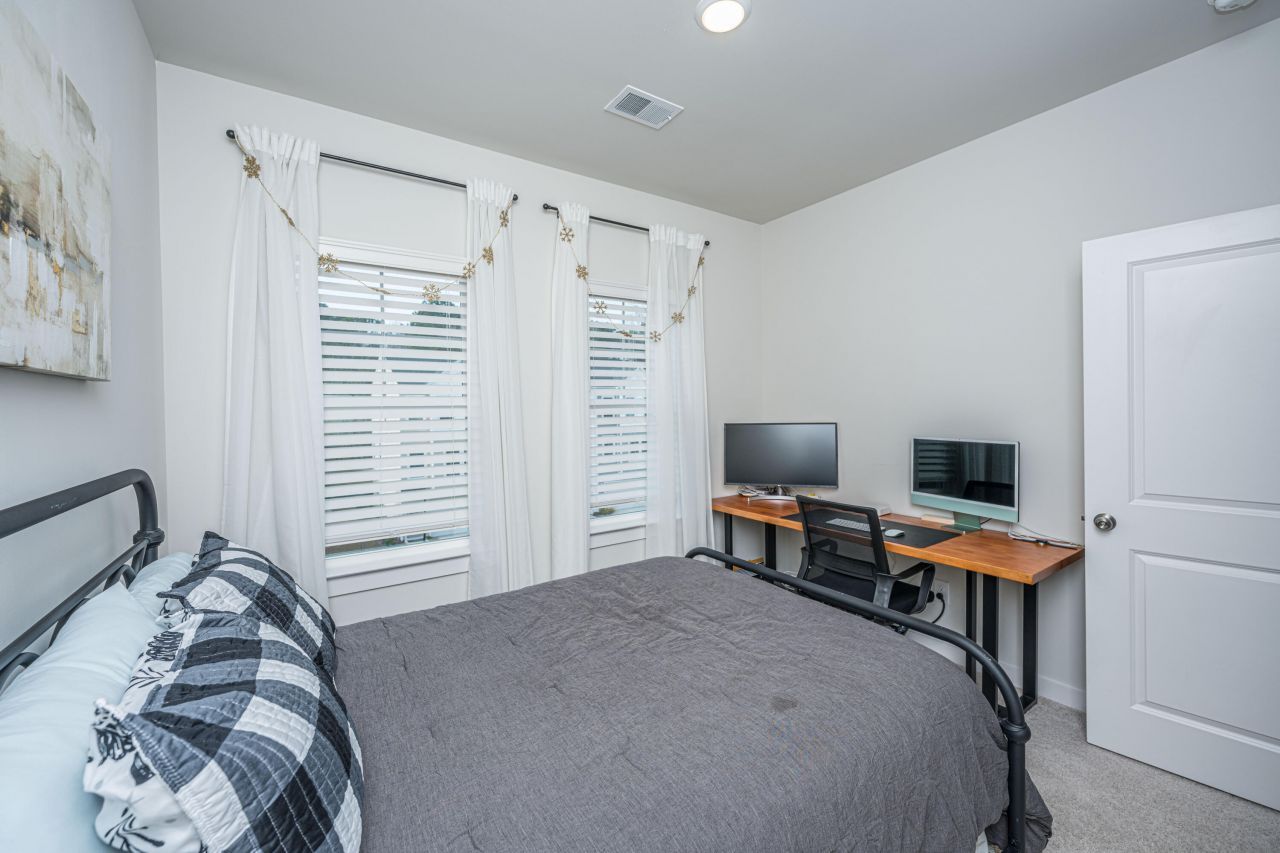 1015 Pettiford Place Photo 30