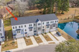 1015 Pettiford Place photo 4