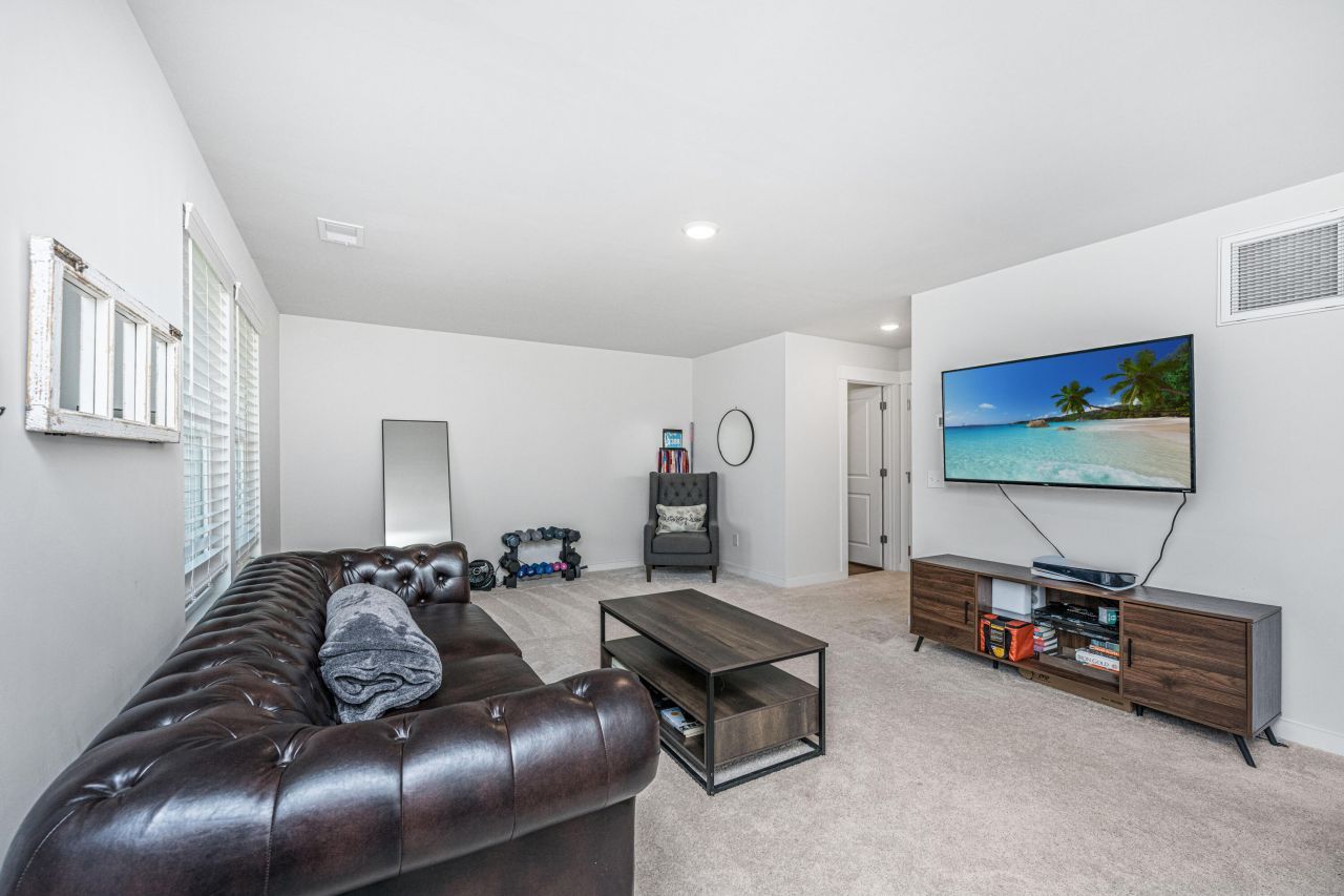 1015 Pettiford Place Photo 6