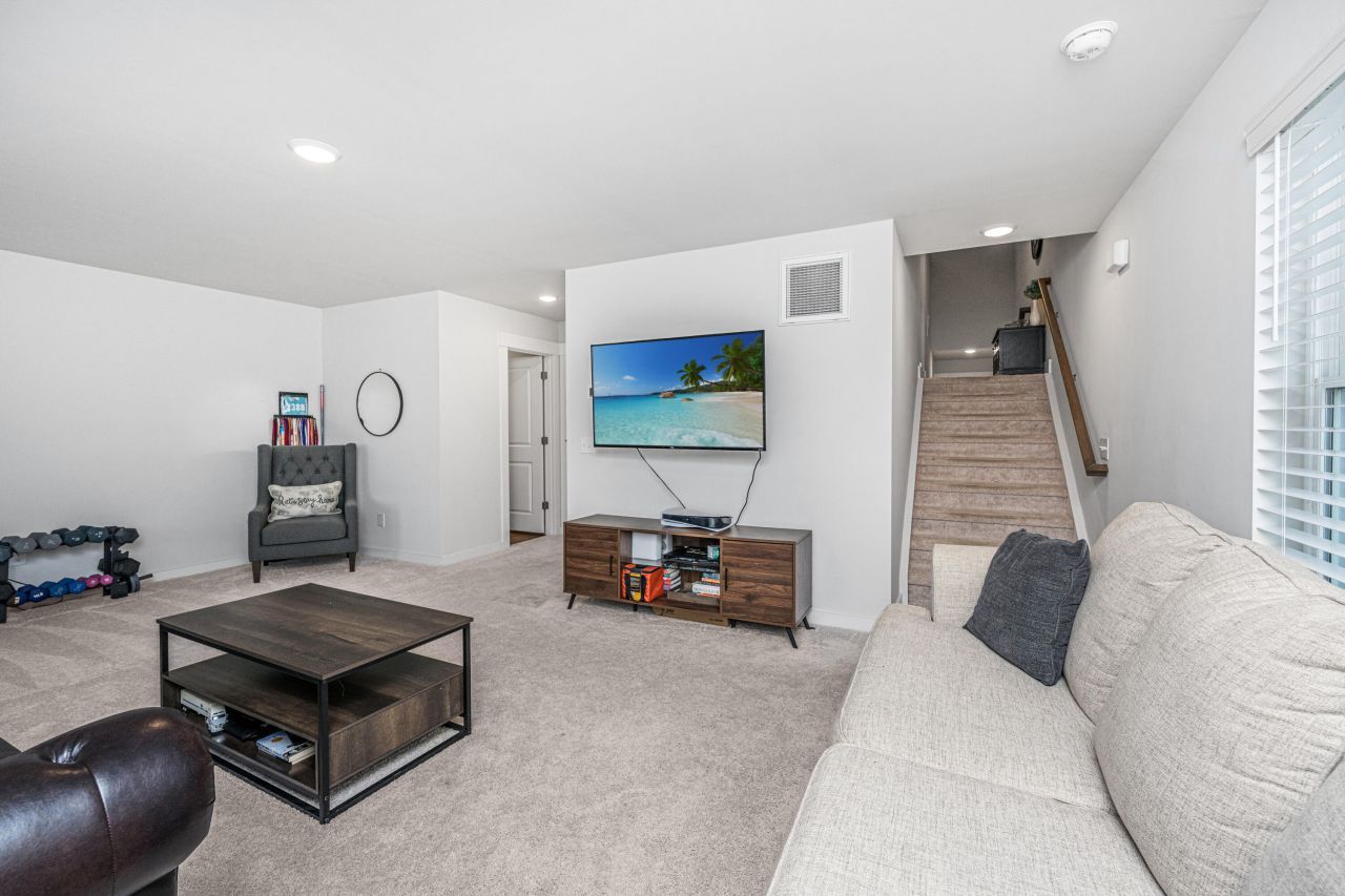 1015 Pettiford Place Photo 7