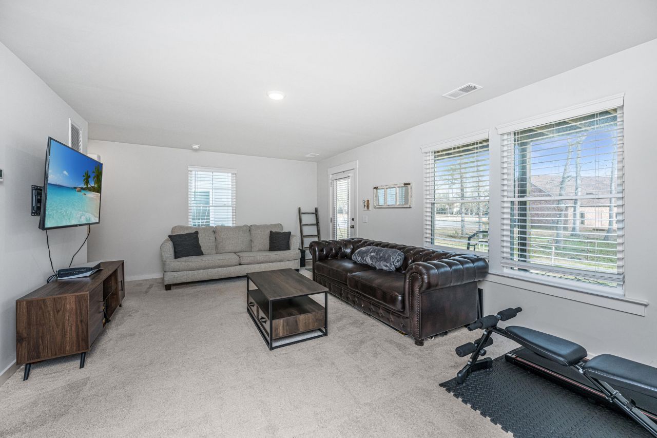 1015 Pettiford Place Photo 8