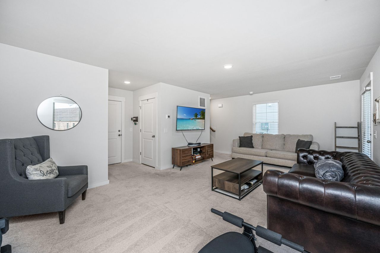 1015 Pettiford Place Photo 9