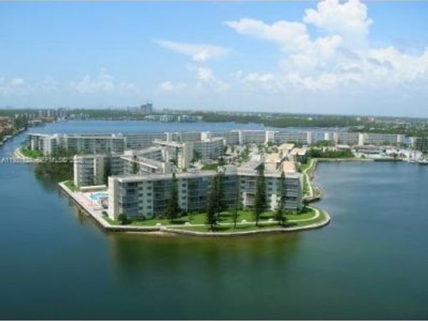 2949 Point East Dr, Unit B304, Aventura, FL 33160