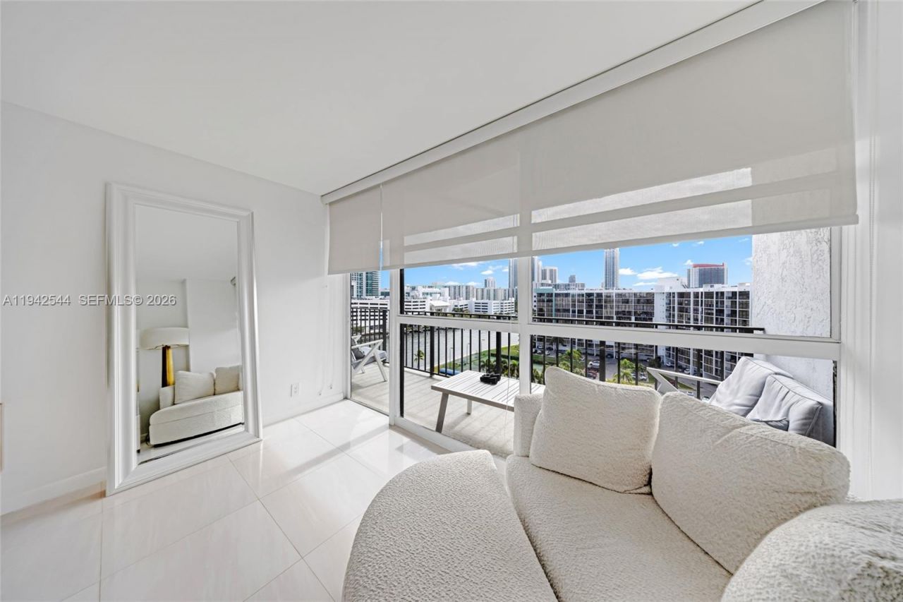 600 Parkview Dr, Unit 1114, Hallandale Beach, FL 33009 Photo