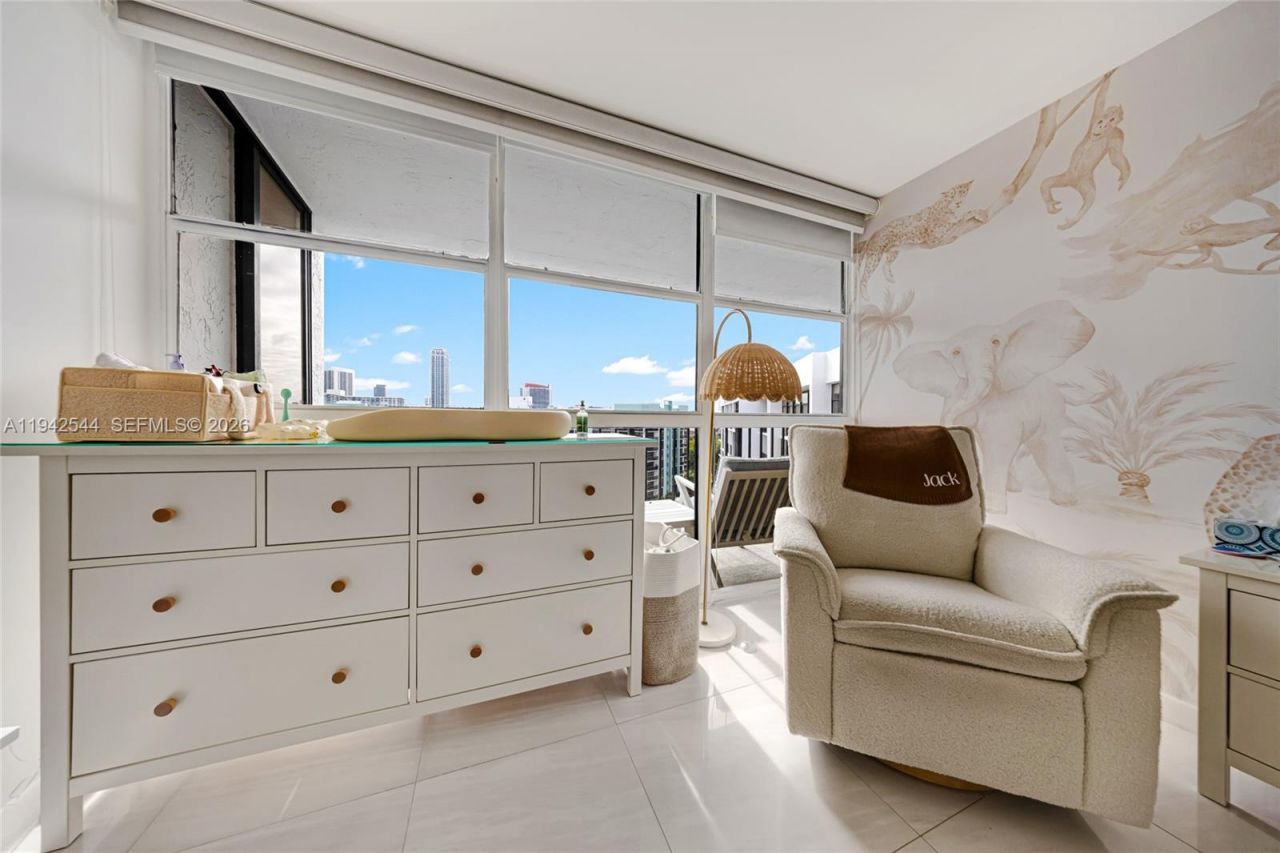 600 Parkview Dr, Unit 1114, Hallandale Beach, FL 33009 Photo