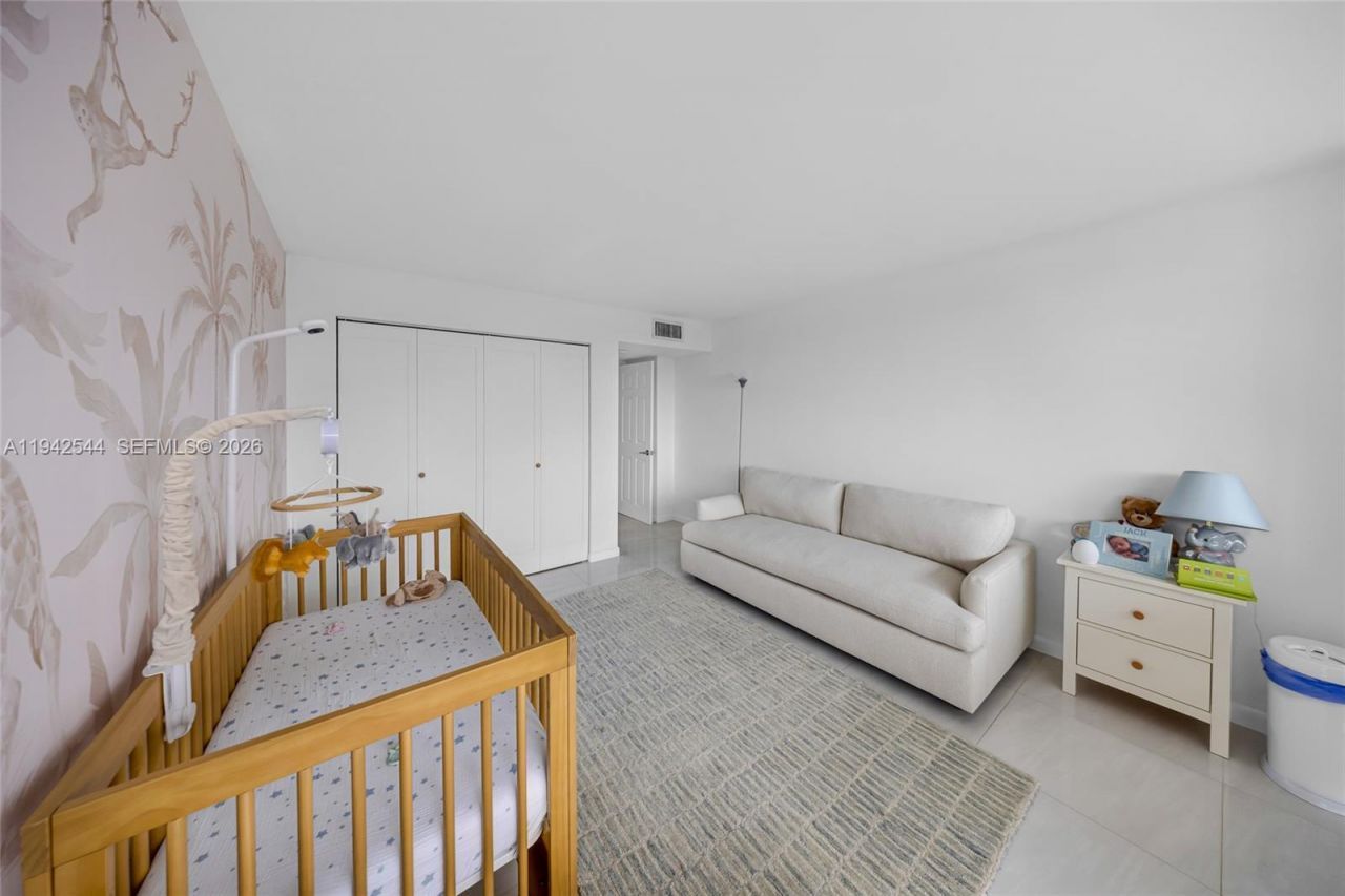 600 Parkview Dr, Unit 1114, Hallandale Beach, FL 33009 Photo