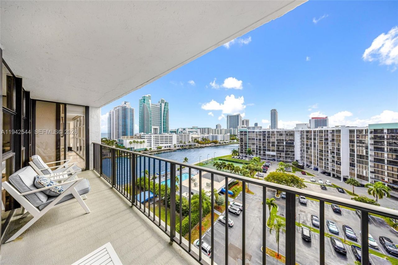 600 Parkview Dr, Unit 1114, Hallandale Beach, FL 33009 Photo