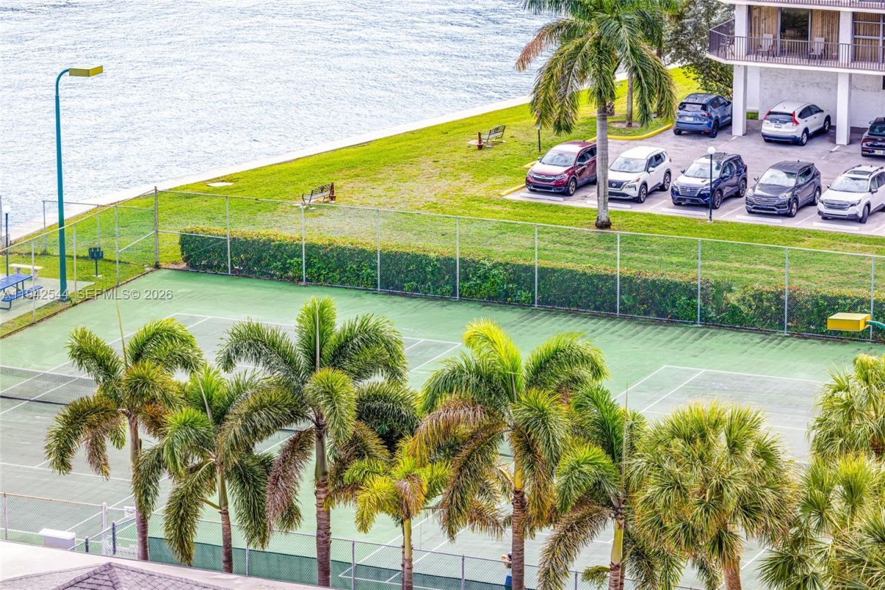 600 Parkview Dr, Unit 1114, Hallandale Beach, FL 33009 Photo