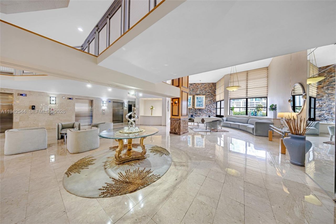 600 Parkview Dr, Unit 1114, Hallandale Beach, FL 33009 Photo