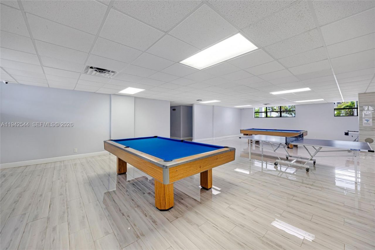 600 Parkview Dr, Unit 1114, Hallandale Beach, FL 33009 Photo