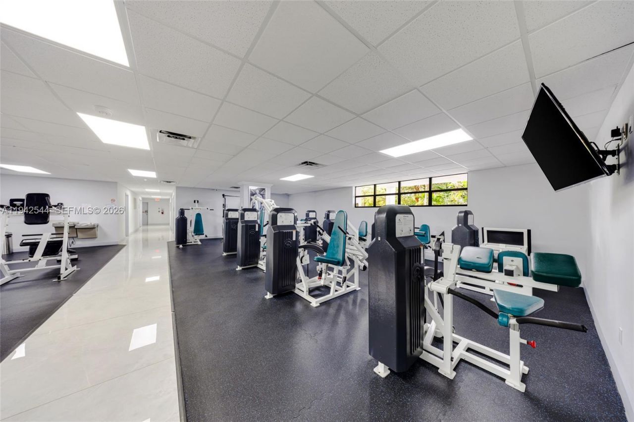 600 Parkview Dr, Unit 1114, Hallandale Beach, FL 33009 Photo