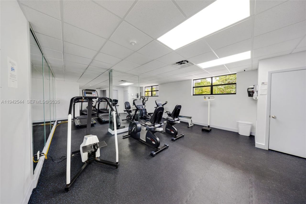 600 Parkview Dr, Unit 1114, Hallandale Beach, FL 33009 Photo