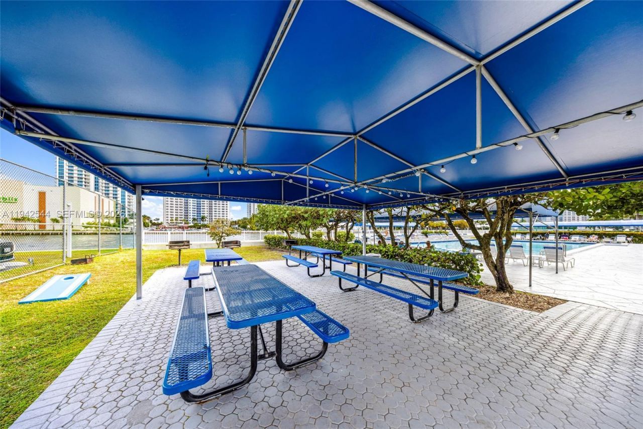 600 Parkview Dr, Unit 1114, Hallandale Beach, FL 33009 Photo