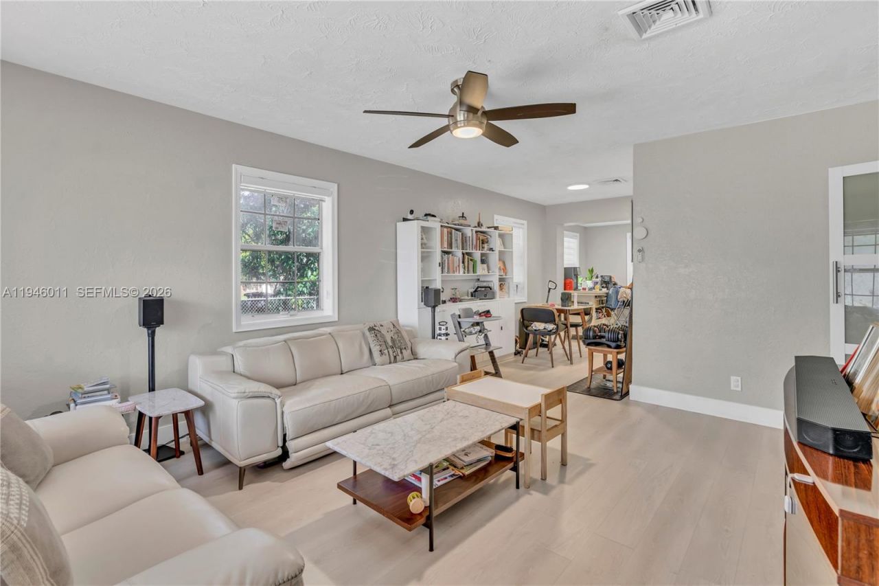 709 SW 7th Ave, Unit A&B, Hallandale Beach, FL 33009 Photo