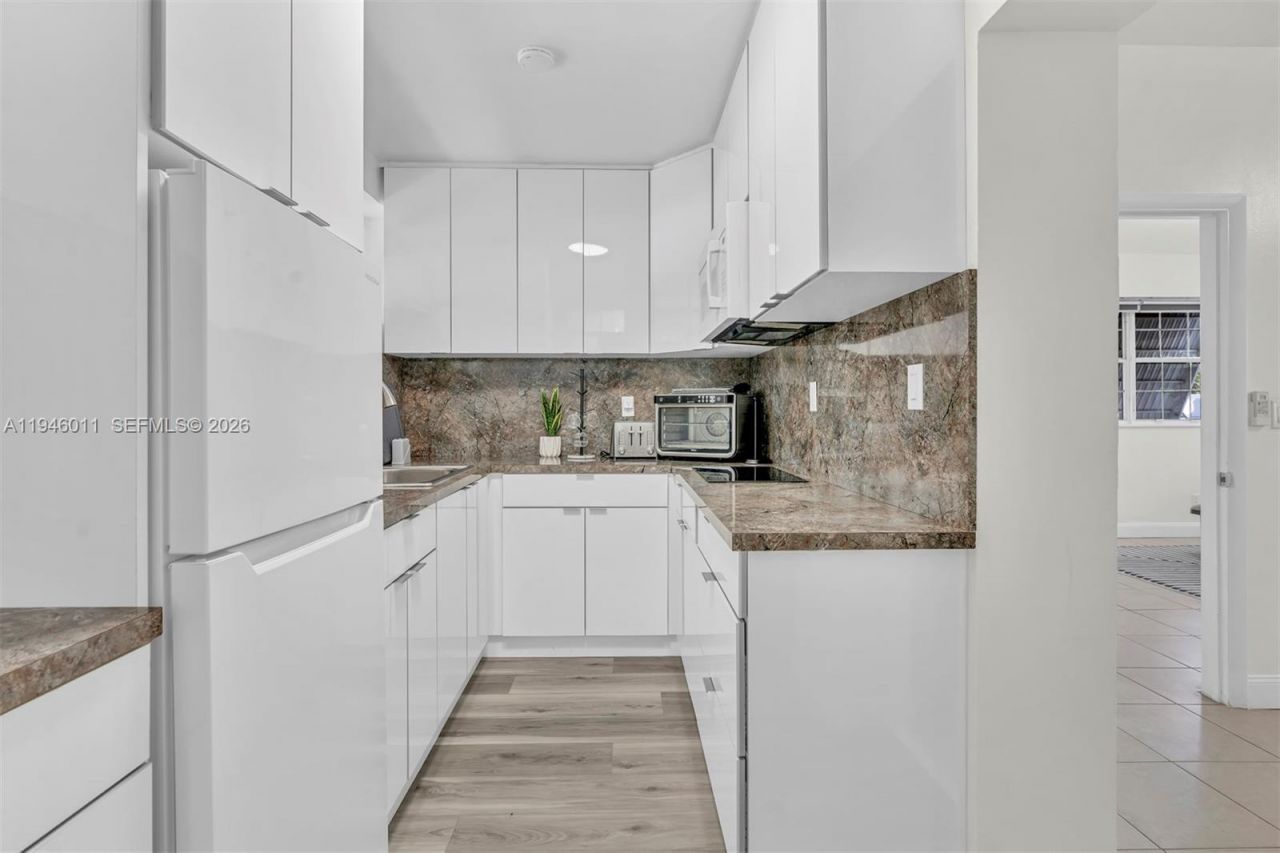 709 SW 7th Ave, Unit A&B, Hallandale Beach, FL 33009 Photo