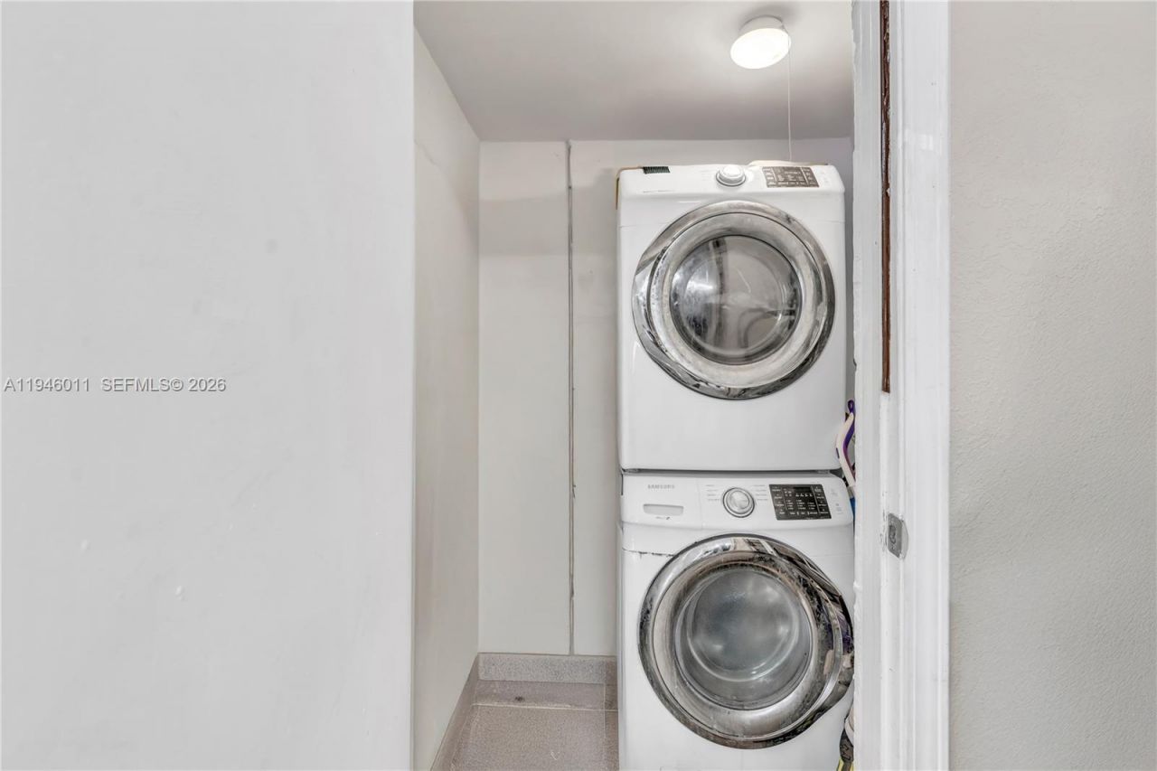 709 SW 7th Ave, Unit A&B, Hallandale Beach, FL 33009 Photo